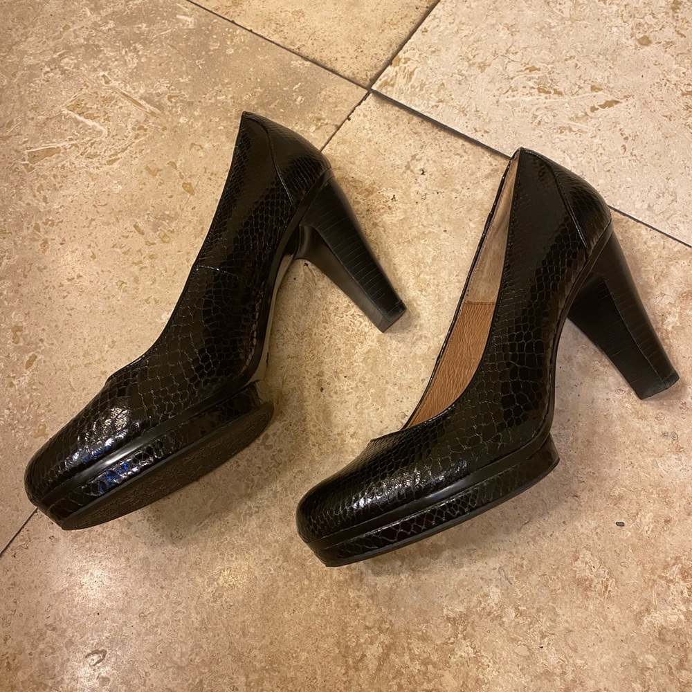 Sofft Mandy II Black snake print pumps. 1/2 platform 3 inch heel.